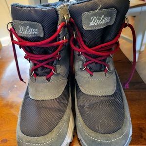 Sketchers D'Lites Women's snow boots size 7.5